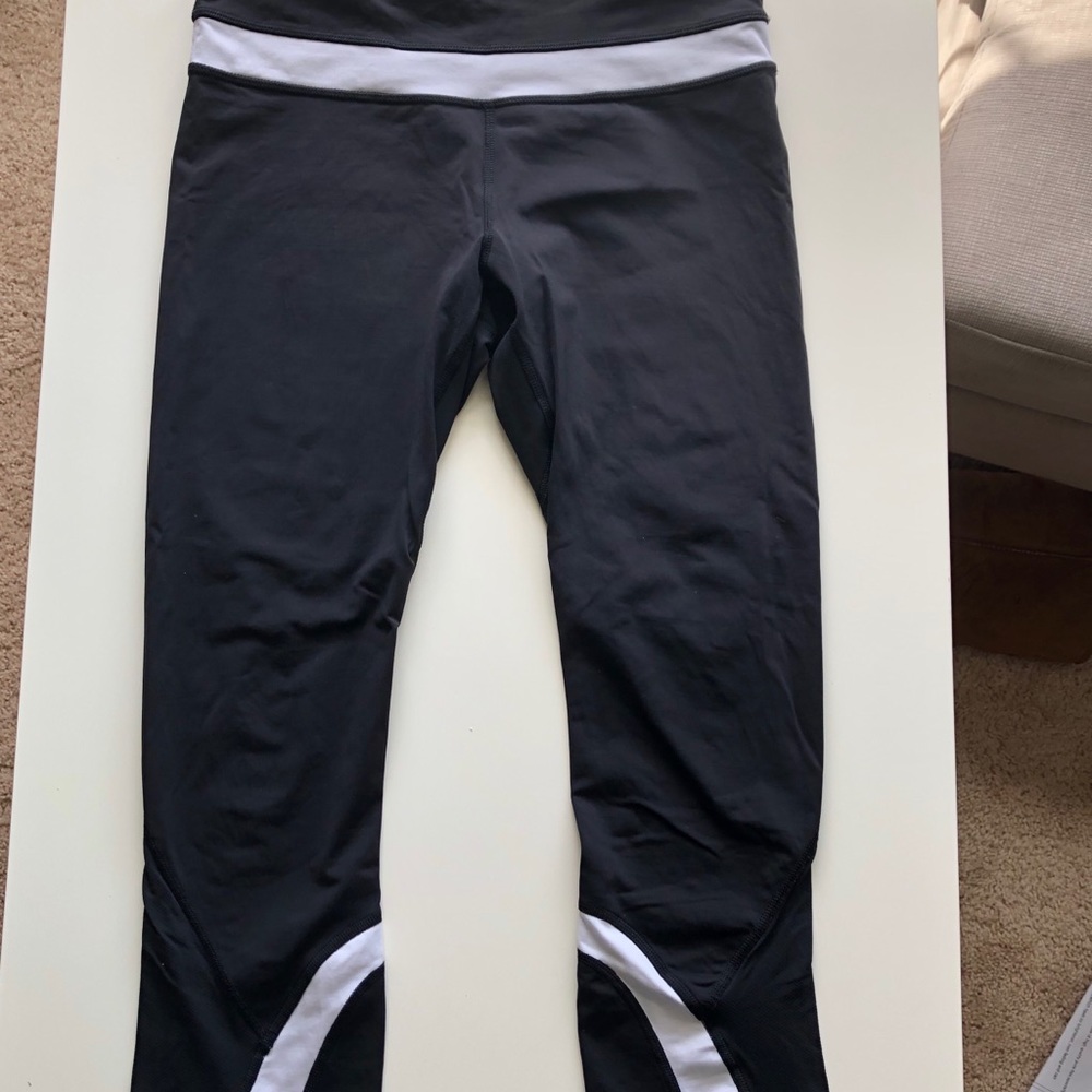 Lululemon inspire crop/size 6/black & white